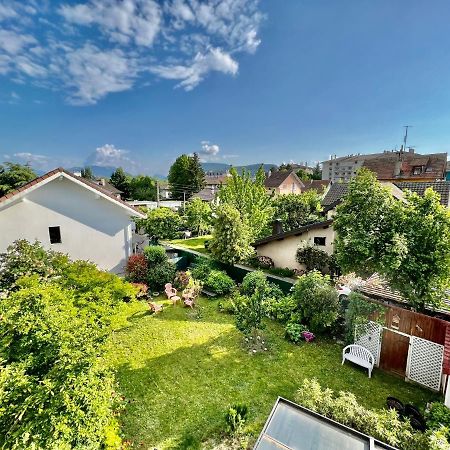 Un Peu Plus Pres Des Etoiles Annecy Exterior foto